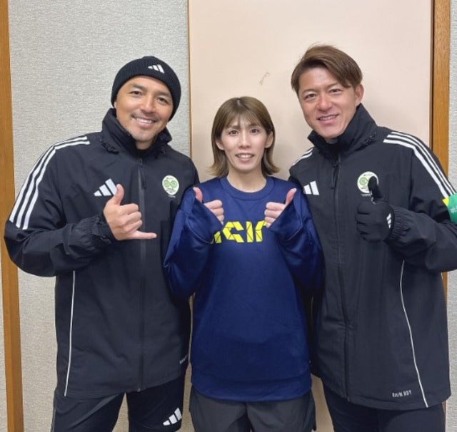 「新しい発見があってとても面白いです！」吉田沙保里が小野伸二のサッカー教室に参加！
