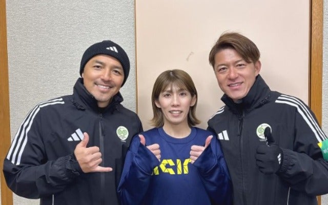 「新しい発見があってとても面白いです！」吉田沙保里が小野伸二のサッカー教室に参加！
