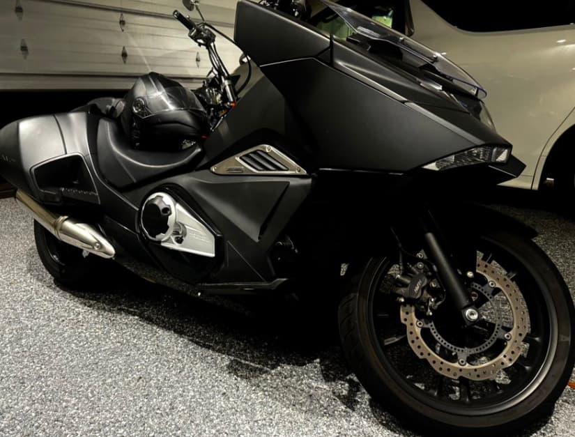 カッコイイ愛車は思わず撮影したくなる！はじめしゃちょーがバイクを披露