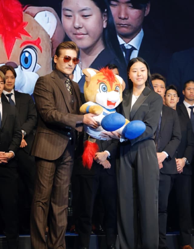 スケートボード銀メダリスト・開心那がスペシャルパーティに参加「ぬいぐるみ嬉しいです」