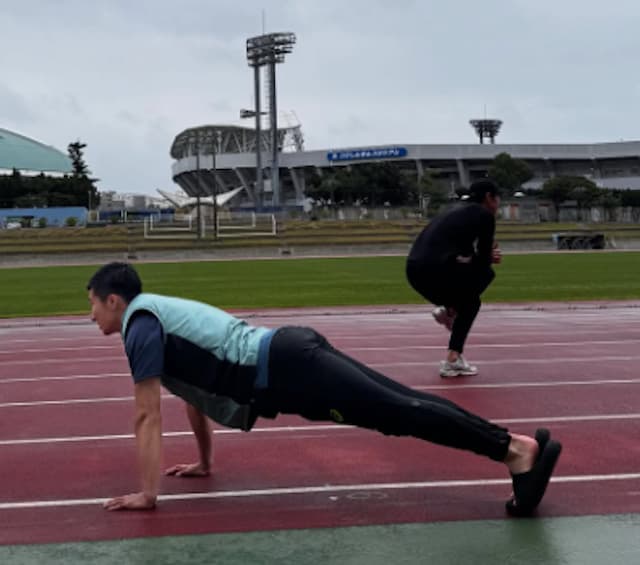『俺もよくわからないポーズを…』桐生祥秀、シュールな一枚が誕生