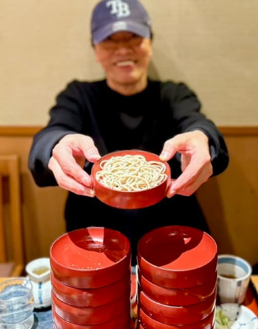 遠藤憲一、わんこそばを大量に食べるも「大晦日も食べるよ」と満面の笑み