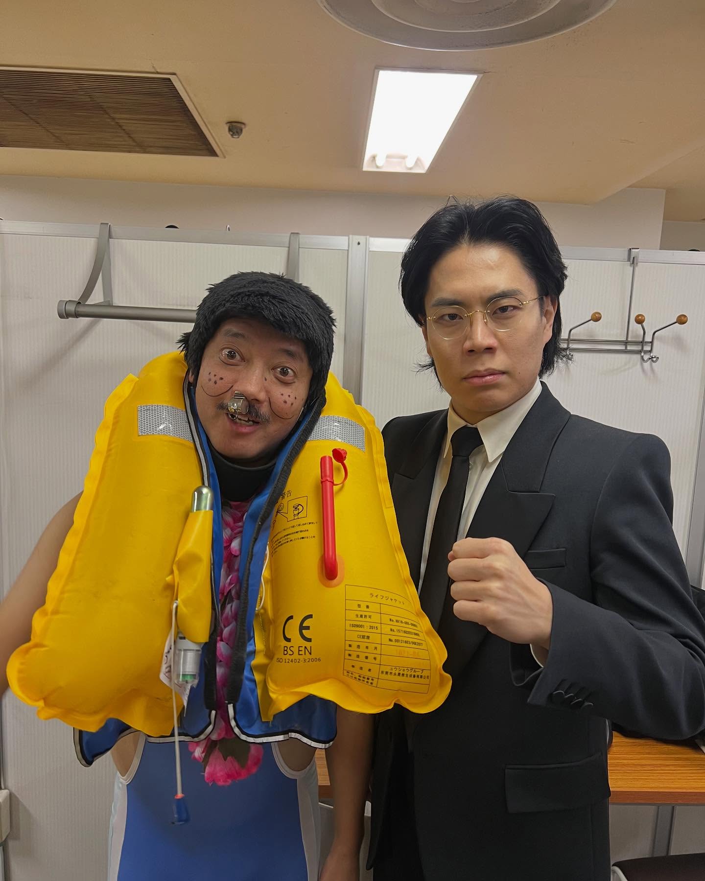 M1から一夜明け…翌日公演での令和ロマン・くるまの隣はまさかのあの芸人！？