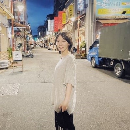 吉岡里帆からの「花火のお誘い」。下町の夜に響く“素の笑顔”がまぶしすぎた