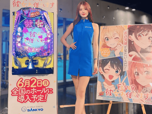 「コスチュームお似合いだよ」高身長の人気レースクイーン、総合体育館で魅せたスタンドポージングショットにファン見惚れる！「美しくて素敵です」