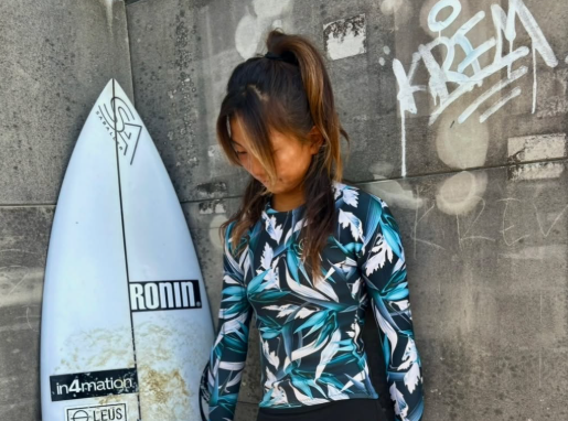 14歳プロサーファー・木津優芽、“水温低め”でも抜かりなし！冬海対応の最新スタイルに注目集まる