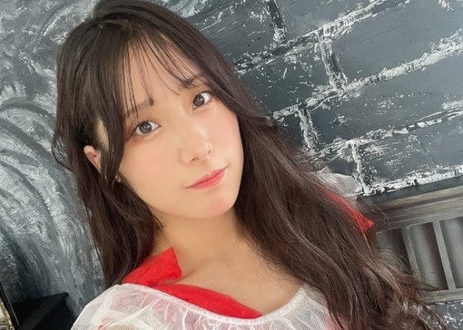 女子プロレスラー・駿河メイ、撮影ショット公開！ふんわり衣装で魅せた笑顔