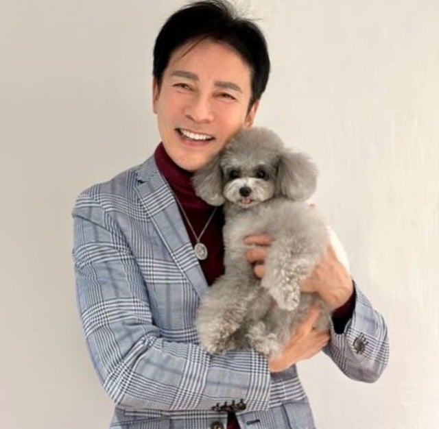 「みんな、いつも本当にありがとう！」郷ひろみがスタッフ達と新年会のディナーに！