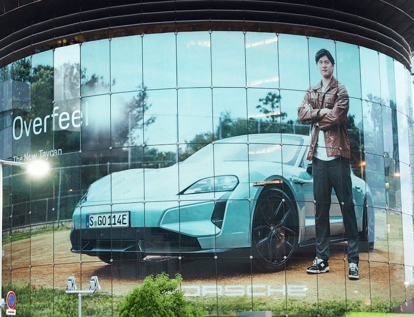 大谷翔平が高級外車の“巨大広告”に登場「迫力ある」「大谷も負けてない」