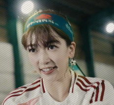 眞嶋優、日本代表応援スタイルを披露！「勝利のハチマキ」で熱くエール