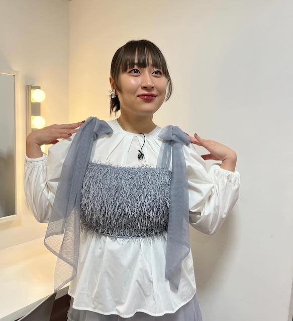 丸山礼の可愛らしい衣装姿💫 この日のメイクにファン注目👀💄