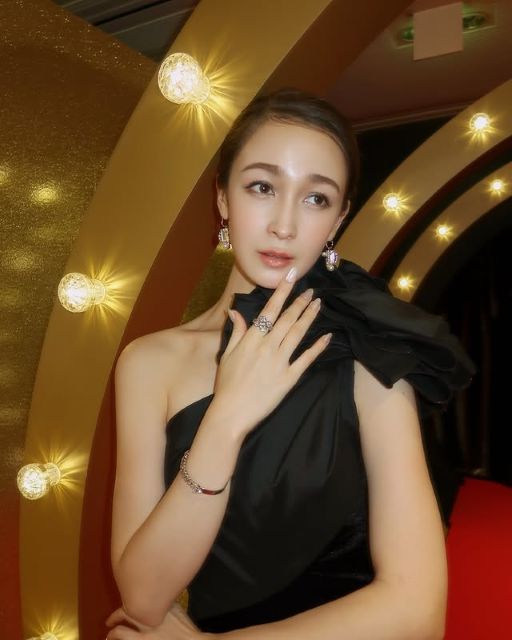 「女神降臨⁉」あの元『ViVi』専属美人ハーフモデル、