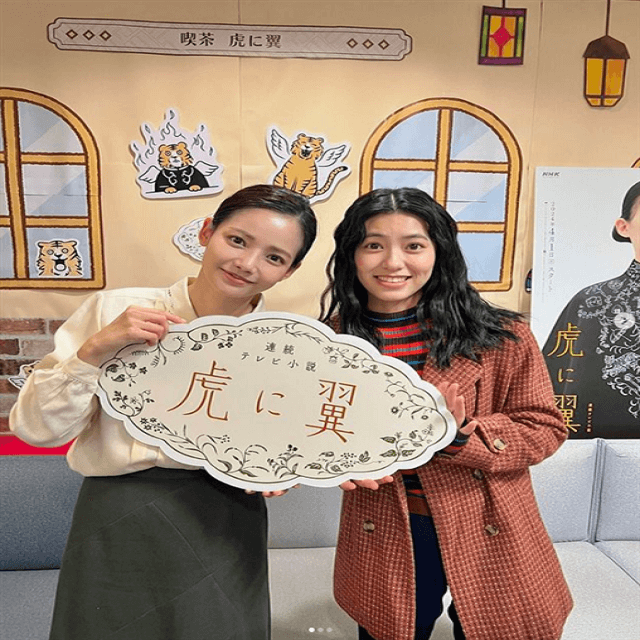 ハ・ヨンスが「虎に翼」で娘役とのツーショット！ファンは「10歳下に見えない」「美しい」と両者を大絶賛