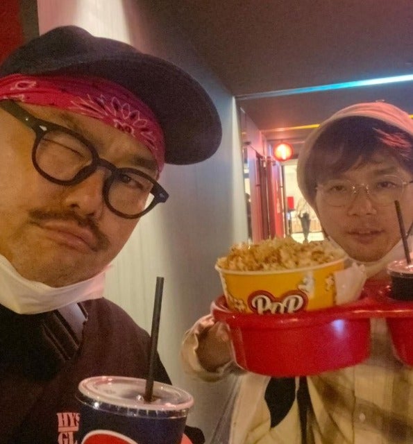 安田大サーカスのクロちゃんがカップルシートで映画鑑賞！