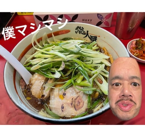 「○○をマシマシ」大人気芸人が投稿したラーメンが不気味すぎる…