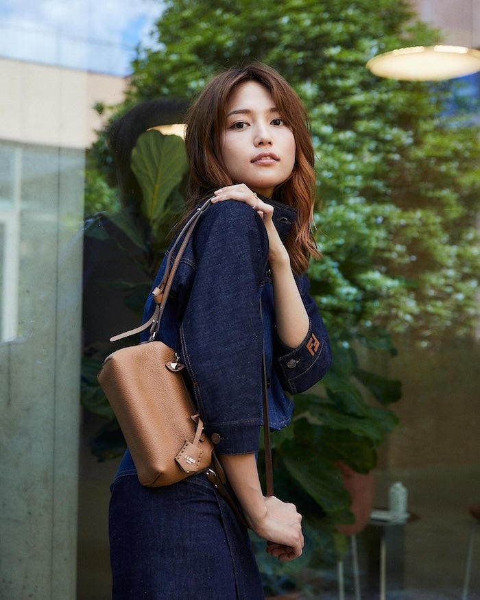 大人気女優の秋らしいコーデに注目集まる「相変わらず美し過ぎます」とコメント殺到