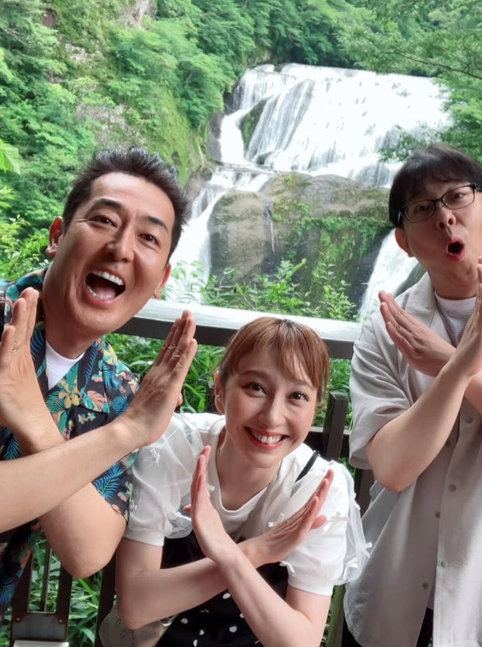 「19年の絆再確認」はいだしょうこ、テツandトモとの“夏旅”でテンションMAX！