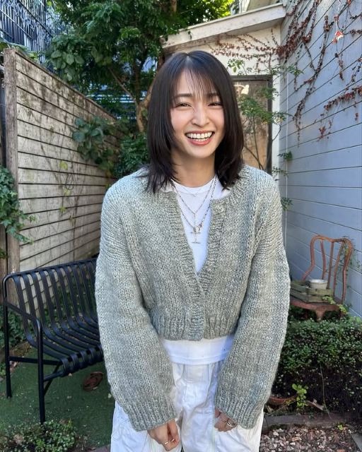 岡本玲がちょっぴりイメチェン⁉新ヘア披露の可愛すぎるスマイルにファン歓喜！