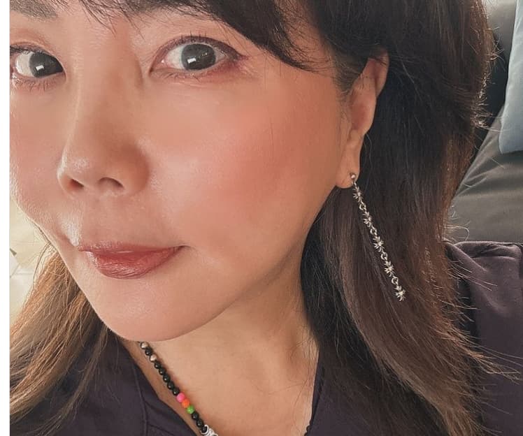 小川菜摘　10年モノのクロムハーツピアスと、最近のお気に入りセリーヌビーズネックレス