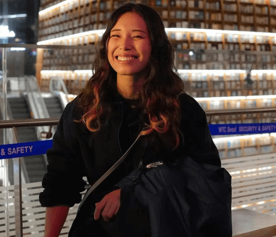 「25歳になりました」美女クライマー選手、微笑みの”癒しバースデー・ショット”をキュートな愛犬と披露！祝福の声届く「お誕生日おめでとう！」「可愛い」