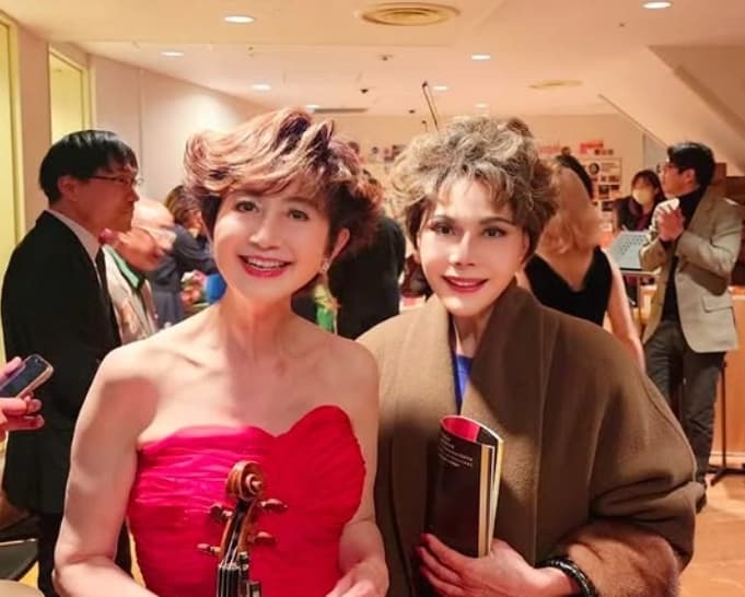 「本当に84歳⁉」赤いドレスが輝く！デヴィ夫人が祝祭管弦楽団の壮大な夜をシェア！