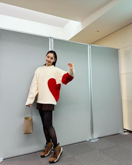新木優子がキュートなハート柄ニット姿を披露❣️『買い物の達人』に挑戦！