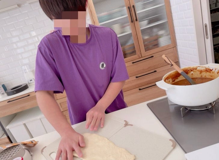 辻希美のイケメン息子がナン作り⁉︎料理男子だと話題に