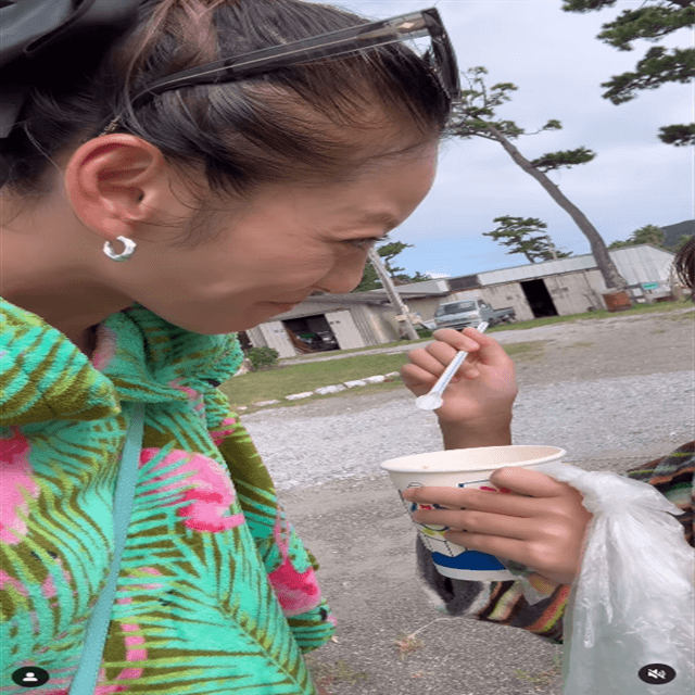 西山茉希「オン・ザ・ビーチ！」ファミリームービーで見せた”激惚れ”の瞬間