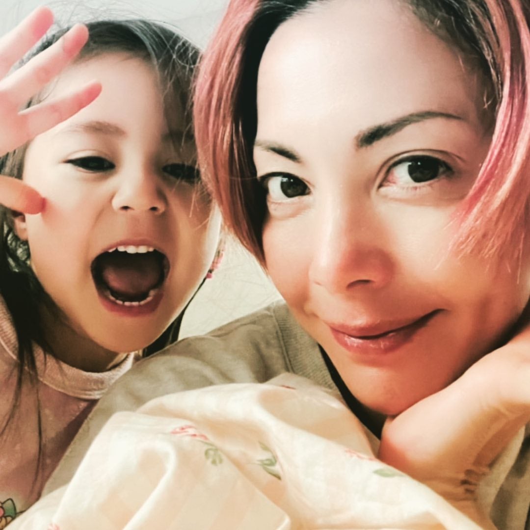 土屋アンナ、人気ブランドとのコラボを報告✨「楽しみにまっててちょ🤭🔥🤘」