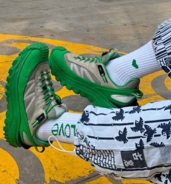 元モーニング娘の高橋愛のグリーンの靴がかわいいと話題に！