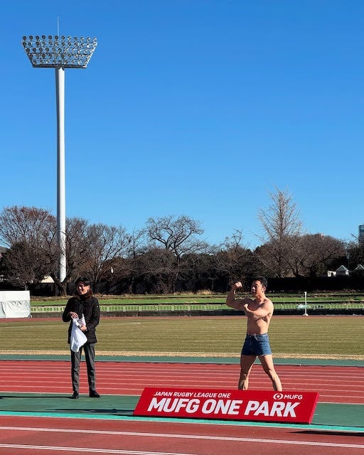 なかやまきんに君による飴取りゲームで子供たちが大はしゃぎ！