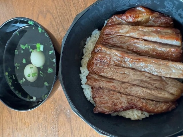 小沢仁志、名古屋から届いた究極の“肉まぶし”で迎える朝の豪快グルメモーニング