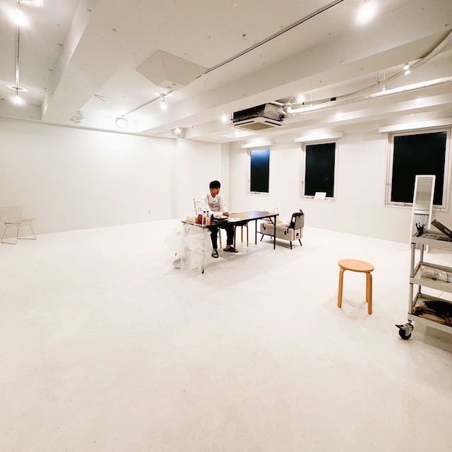 「ぽつんって感じがすごい😂」中丸雄一がシュールな楽屋ショットを公開🙎‍♂️