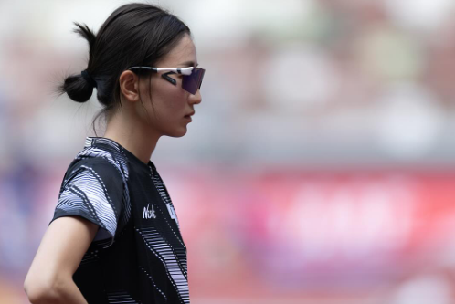 美しすぎる跳躍！鐡丸美由紀、クールな眼差しとハイジャンプ姿が話題に