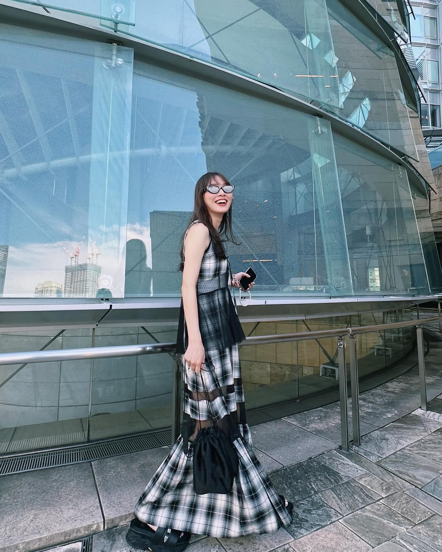 「綺麗すぎる...」内田理央が映画コーデ公開でファン大盛況！