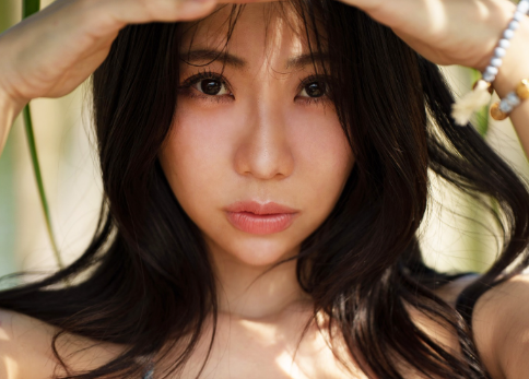 鈴木ふみ奈、新作写真集で“15年の軌跡”を体現！大胆＆自然体ショットに期待高まる