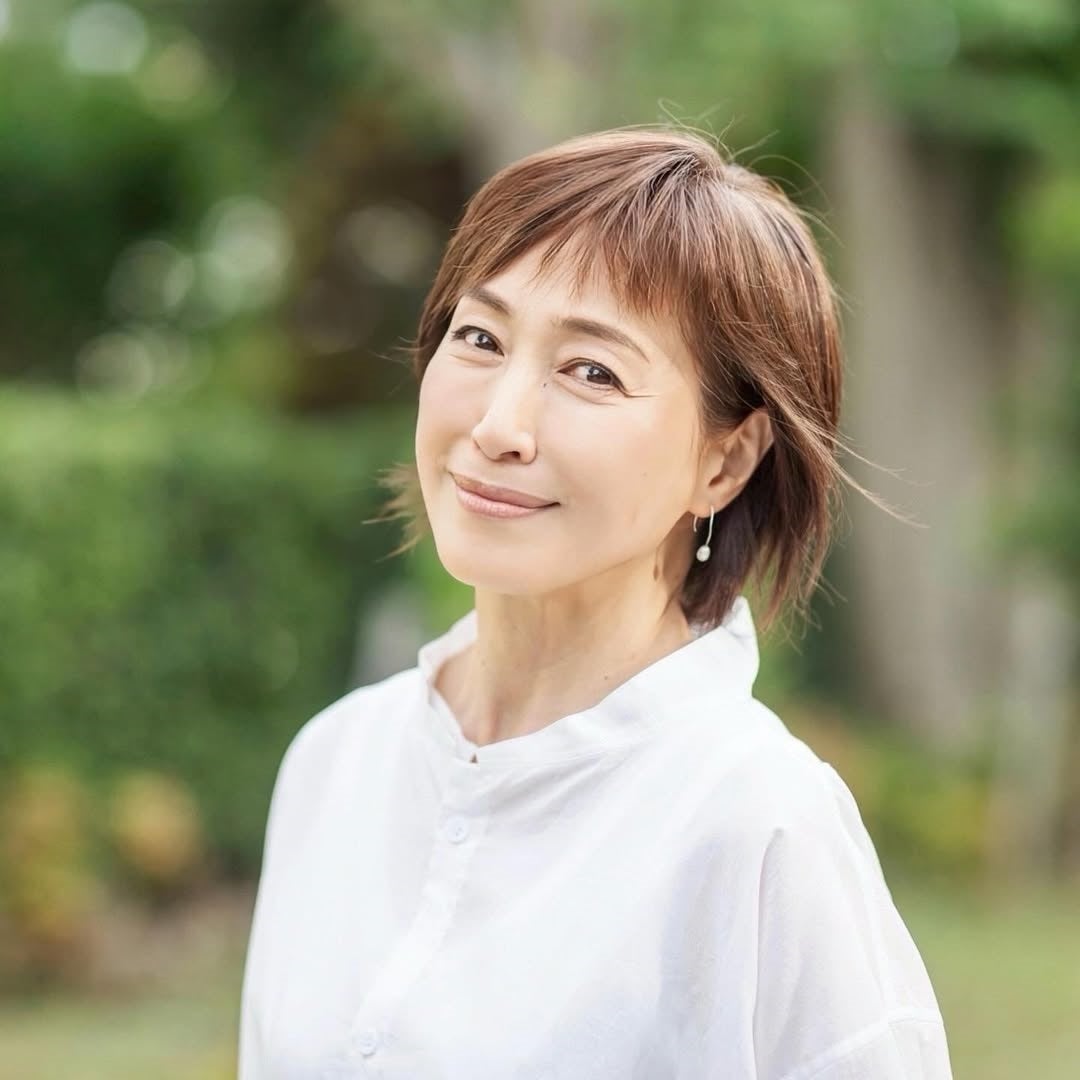 驚きの爽快感！高島礼子が白の装いで放つ新たな魅力！