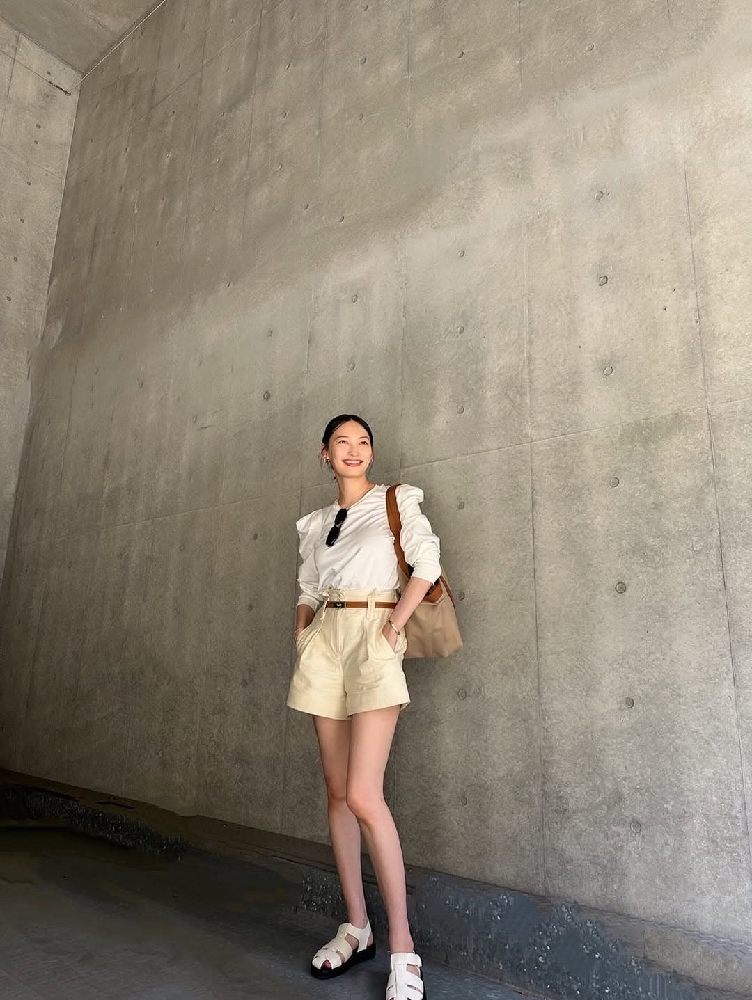 「母とは思えない美スタイル!」女優〇〇、今日の私服ショットが反響