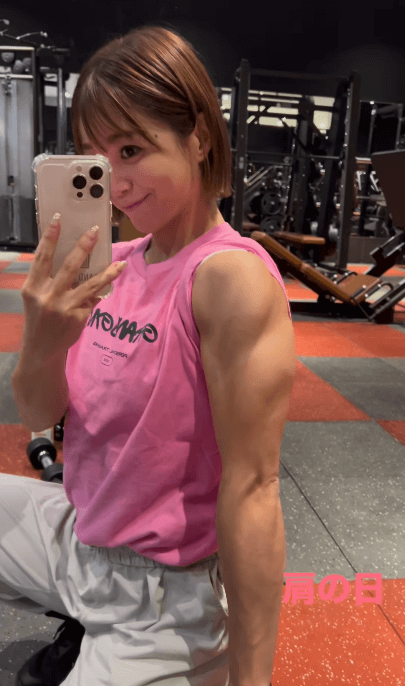 筋トレ美女子・SAORI「ぱんぱんっ」と告げ披露したムービーにファン「可愛いマッチョのお姉様」と大絶賛！