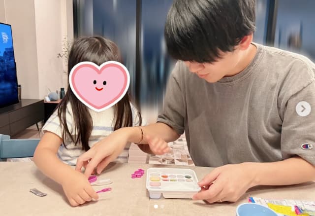 声優・花江夏樹　娘ちゃんと仲良く工作、出来上がったものは？