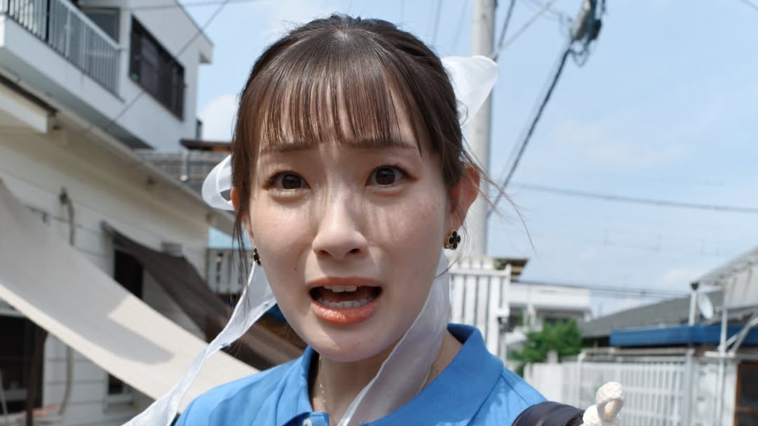 足立梨花、ミニブタに癒される♡