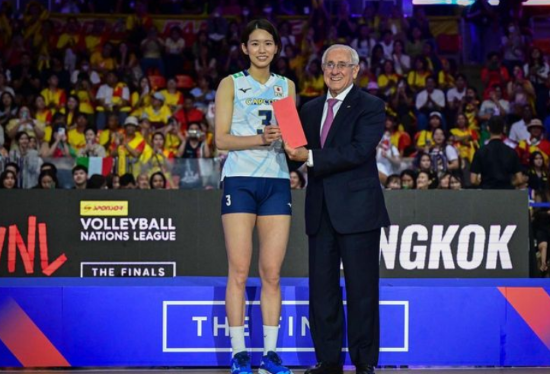 「やっぱりエース」女子バレー古賀紗理那がNLでベストアウトサイドヒッターを受賞！