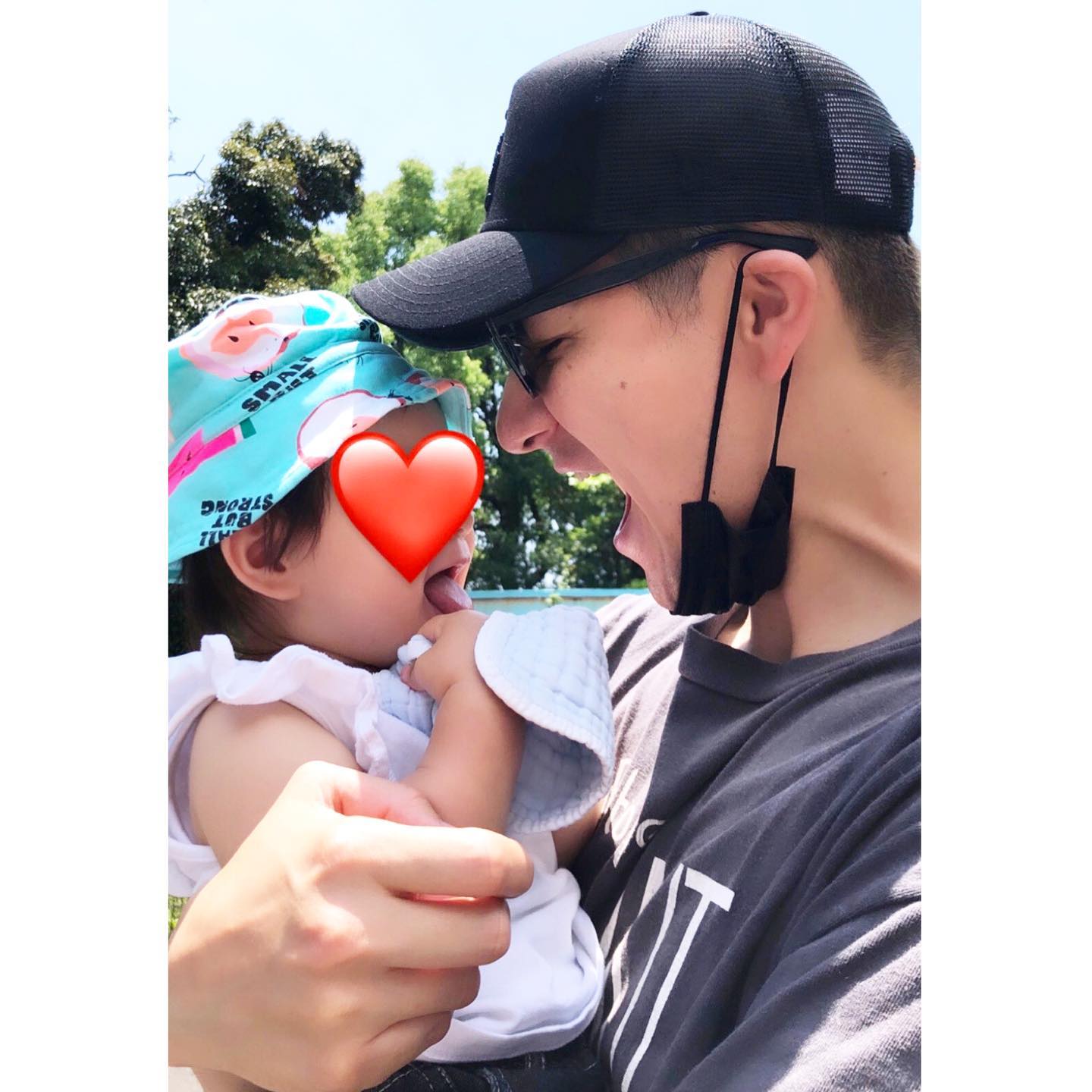 「ガオォォ🦁✨」JOYさんが娘とライオンポーズ披露🌈娘は初めての動物園に大興奮💓