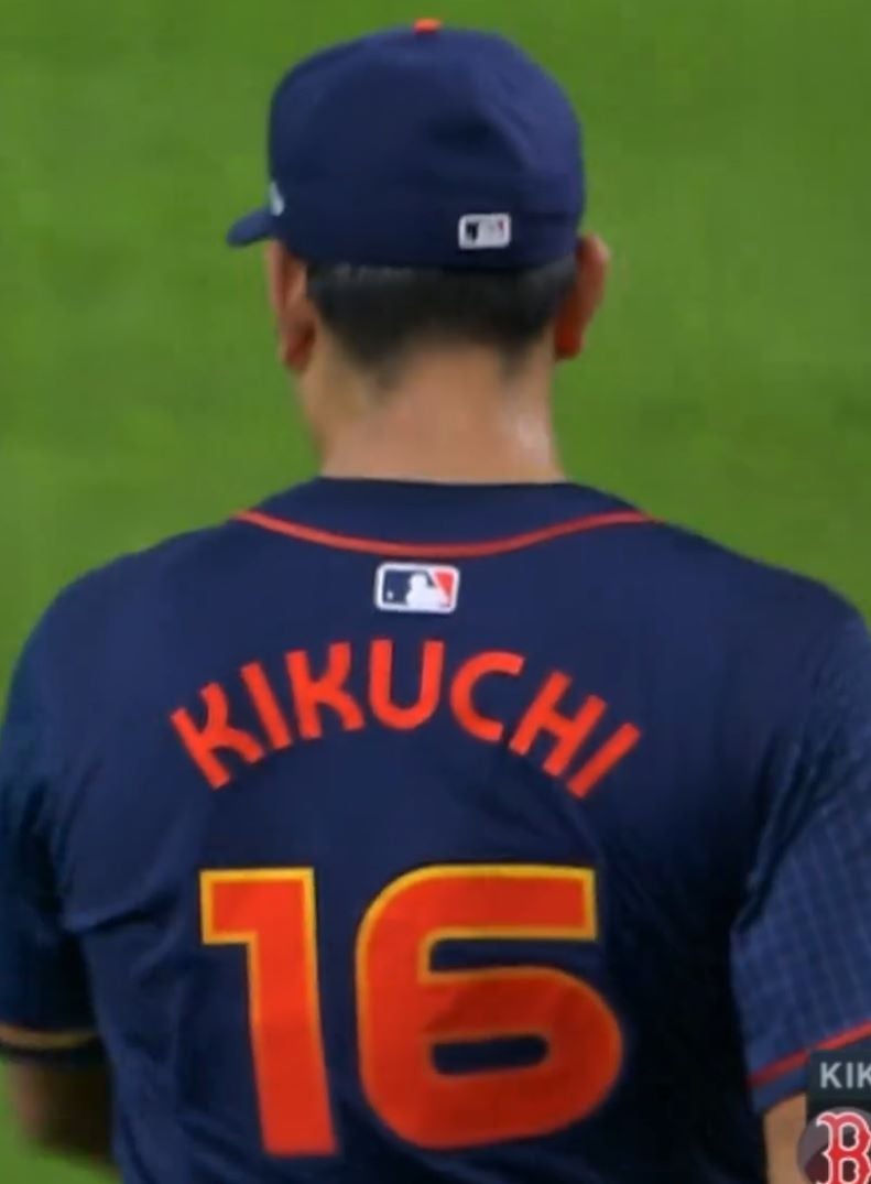 菊池雄星が華麗なグラブトスで魅せるファインプレー！