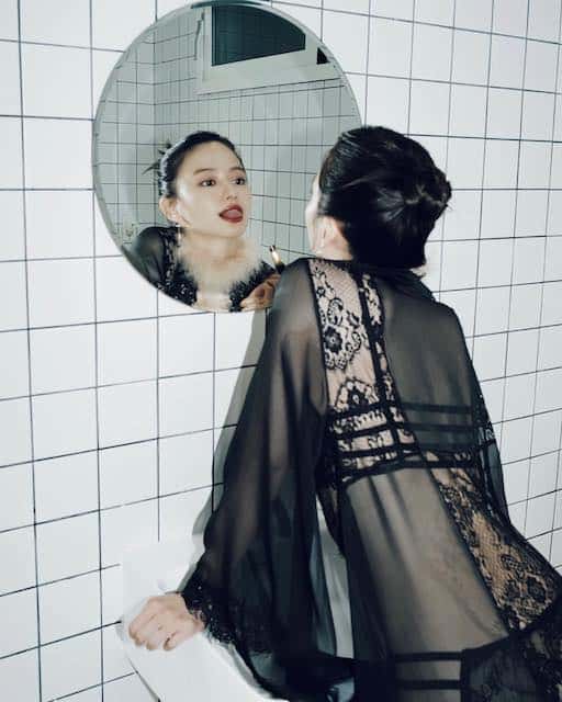 山本舞香　誕生日投稿で妖艶すぎるショット公開❤️‍🔥