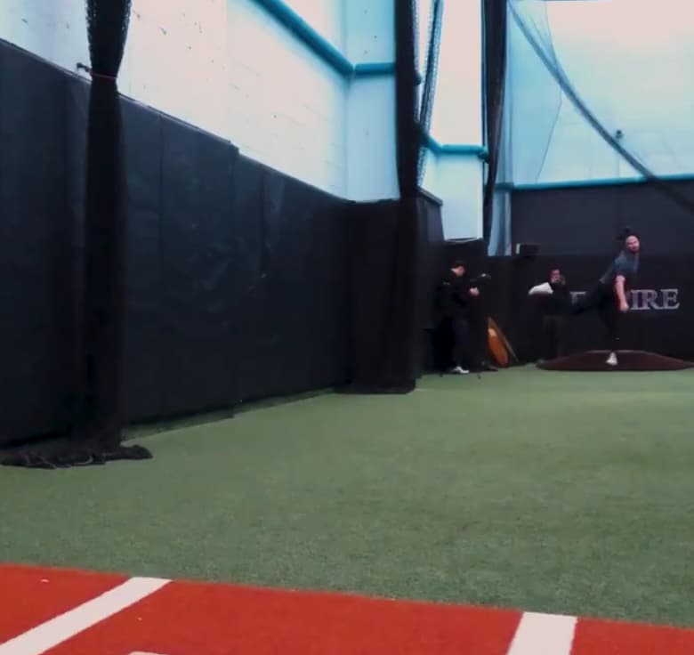 「この角度で見てほしい！」ポール・スキーンズの大迫力投球にファン驚愕