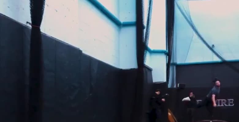 「この角度で見てほしい！」ポール・スキーンズの大迫力投球にファン驚愕