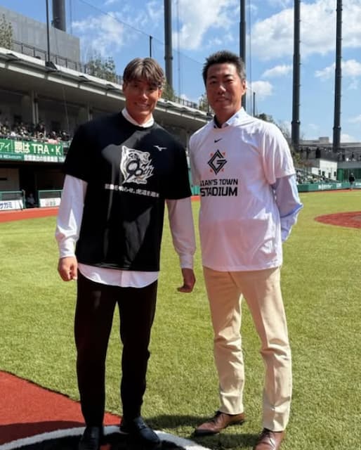 上原浩治が糸井嘉男とのツーショットを公開！