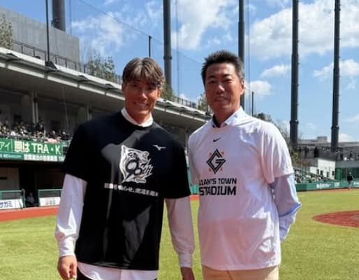 上原浩治が糸井嘉男とのツーショットを公開！