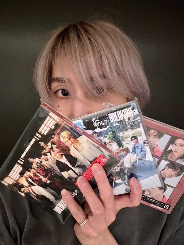 いいね10万越え！　アニメオタク兼Snow Man・佐久間大介がシングルをチラ見せ